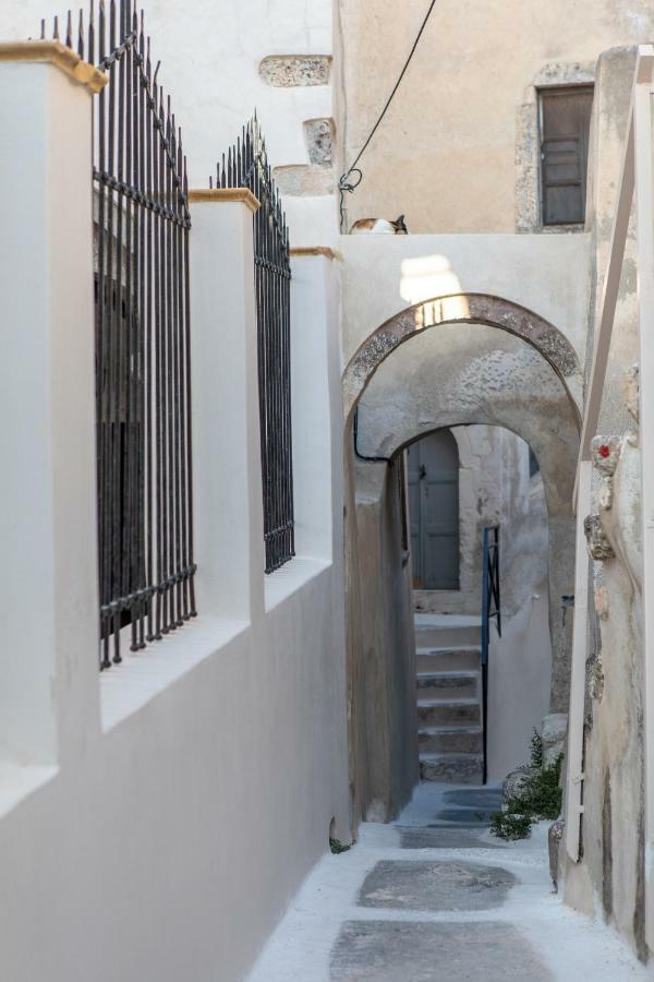 Nalas Suites Emporio  Exterior photo