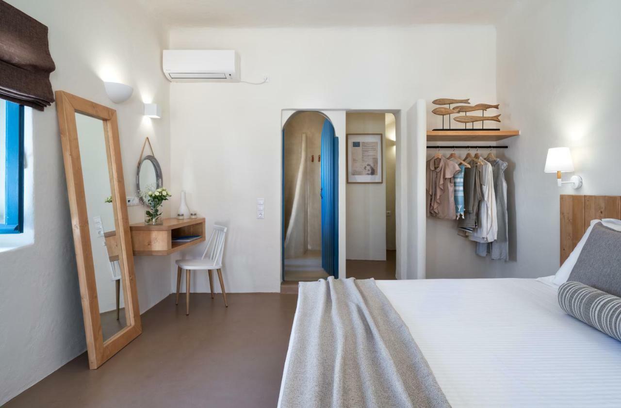 Nalas Suites Emporio  Exterior photo