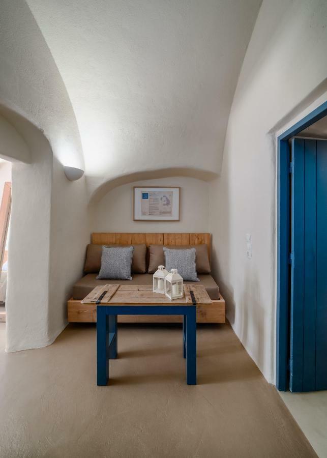 Nalas Suites Emporio  Exterior photo