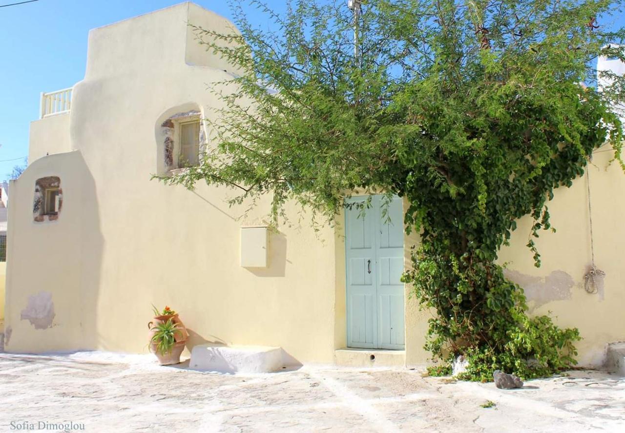 Nalas Suites Emporio  Exterior photo